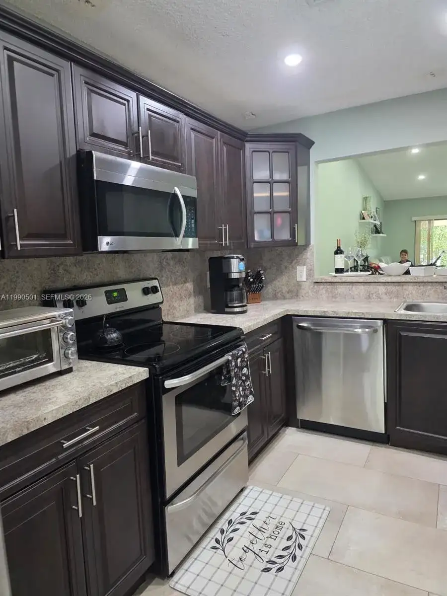 893 SW 120th Way, Davie FL 33325 photo 5
