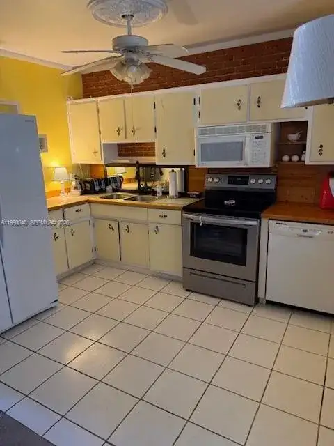 1570 NE 15th St, Homestead FL 33033 photo 3