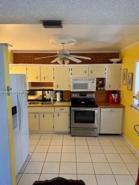 1570 NE 15th St, Homestead FL 33033 photo 4