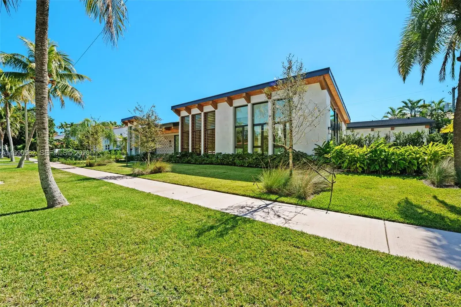 6716 San Vicente St, Coral Gables FL 33146 photo 2