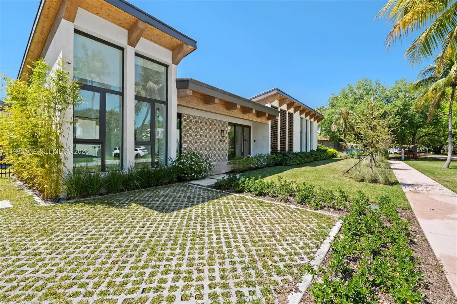 6716 San Vicente St, Coral Gables FL 33146 photo 3