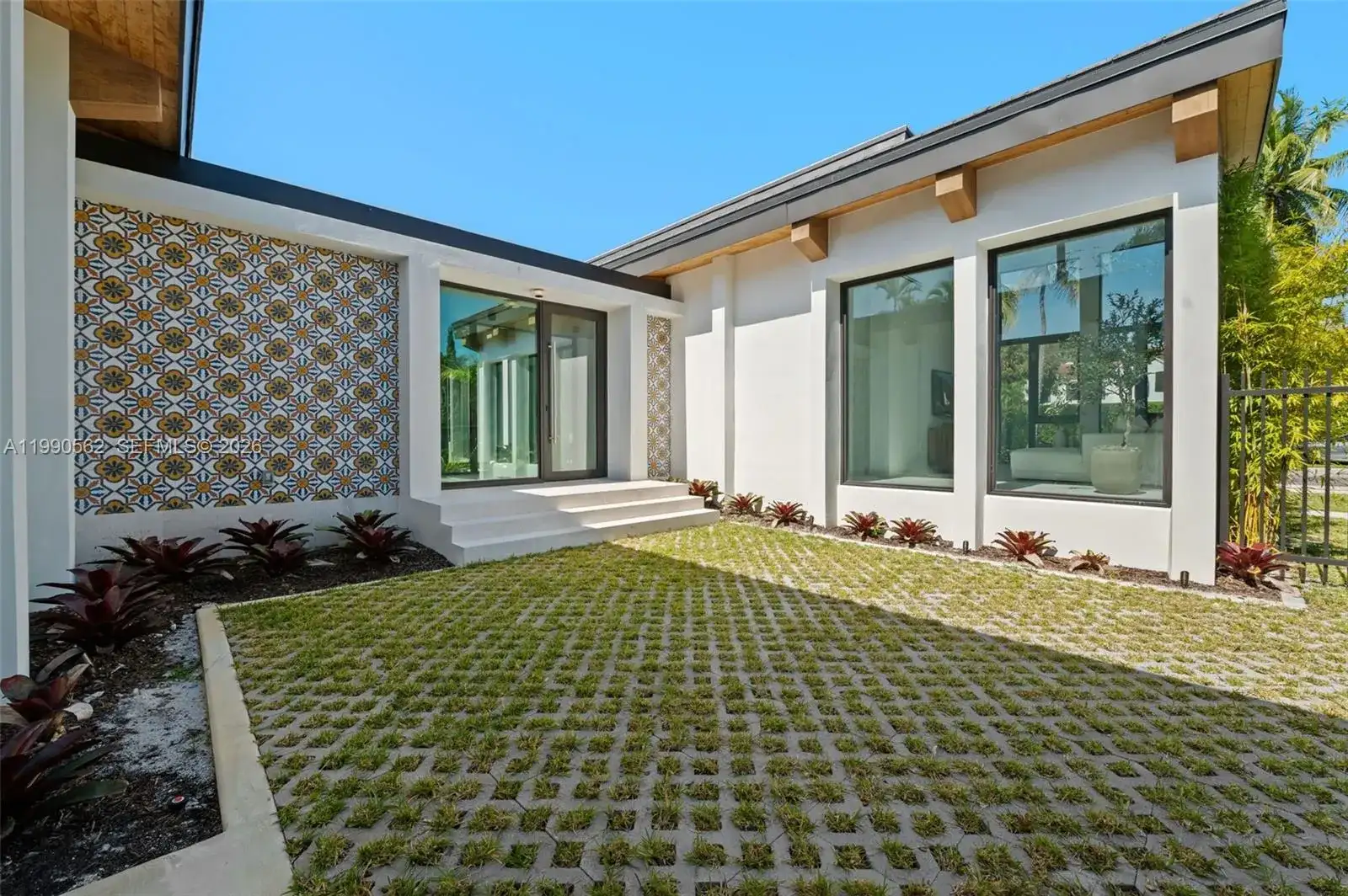 6716 San Vicente St, Coral Gables FL 33146 photo 4