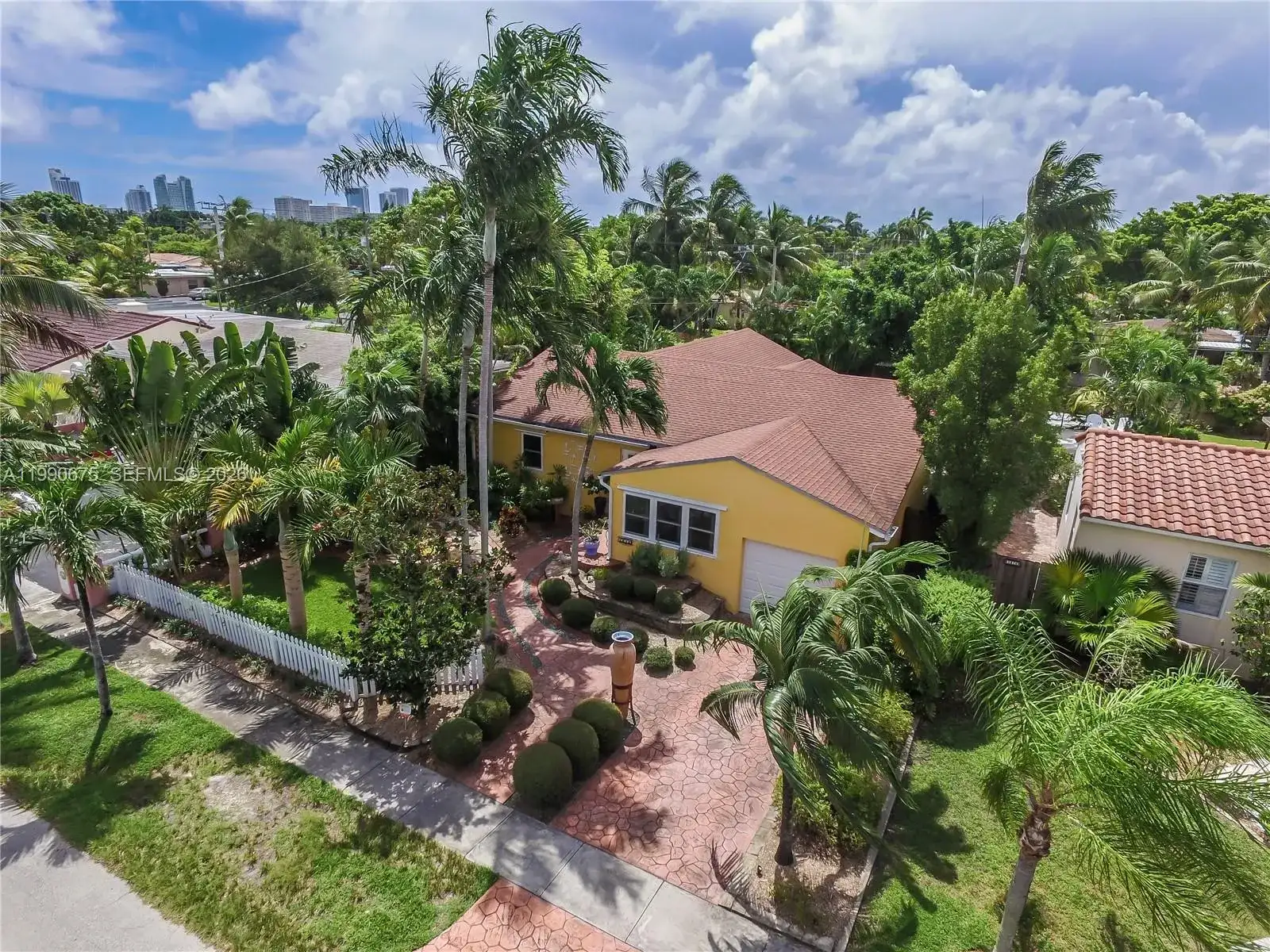 1612 Funston St, Hollywood FL 33020 photo 2
