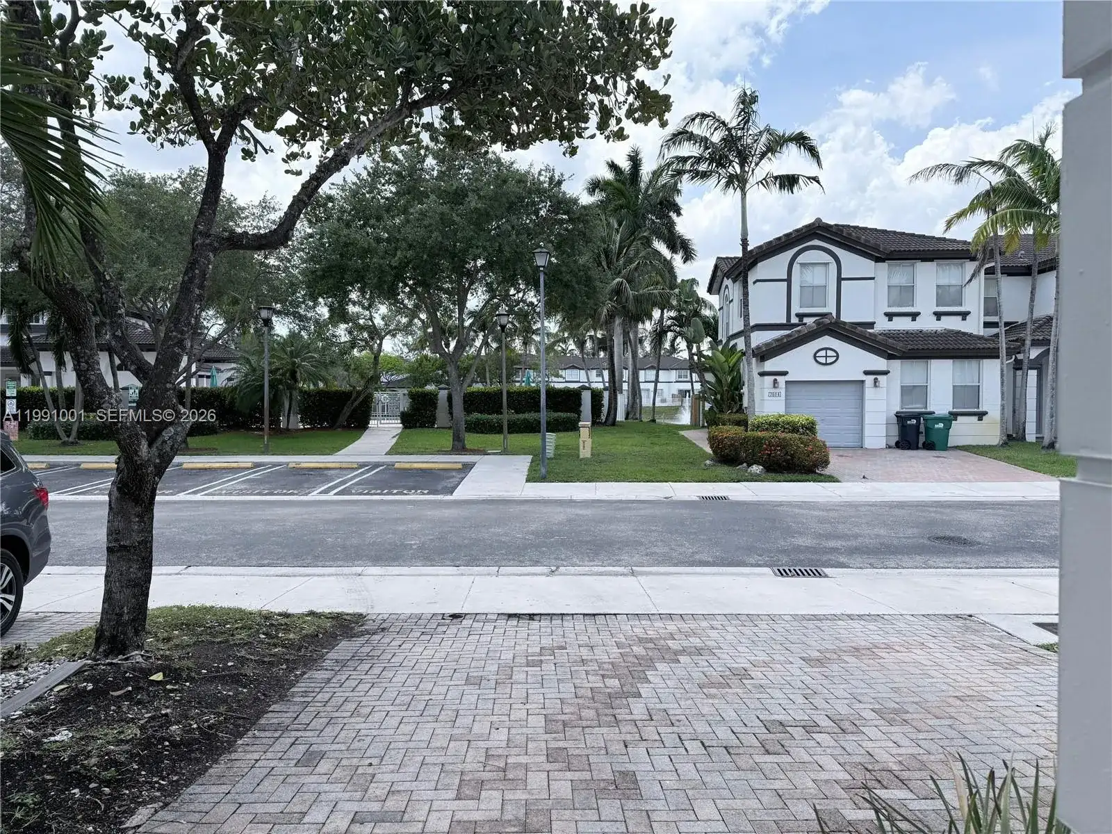 7809 NW 114th Path, Doral FL 33178 photo 2