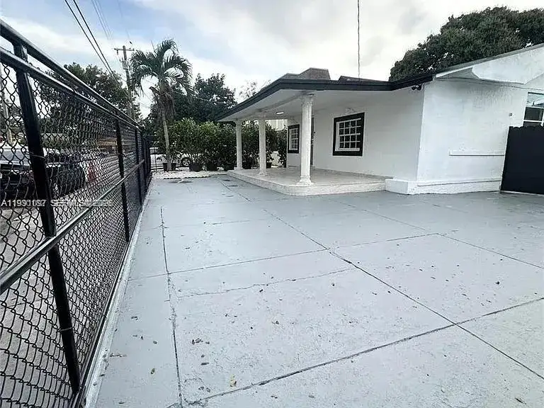 248 SW 18th Ct, Miami FL 33135 photo 3