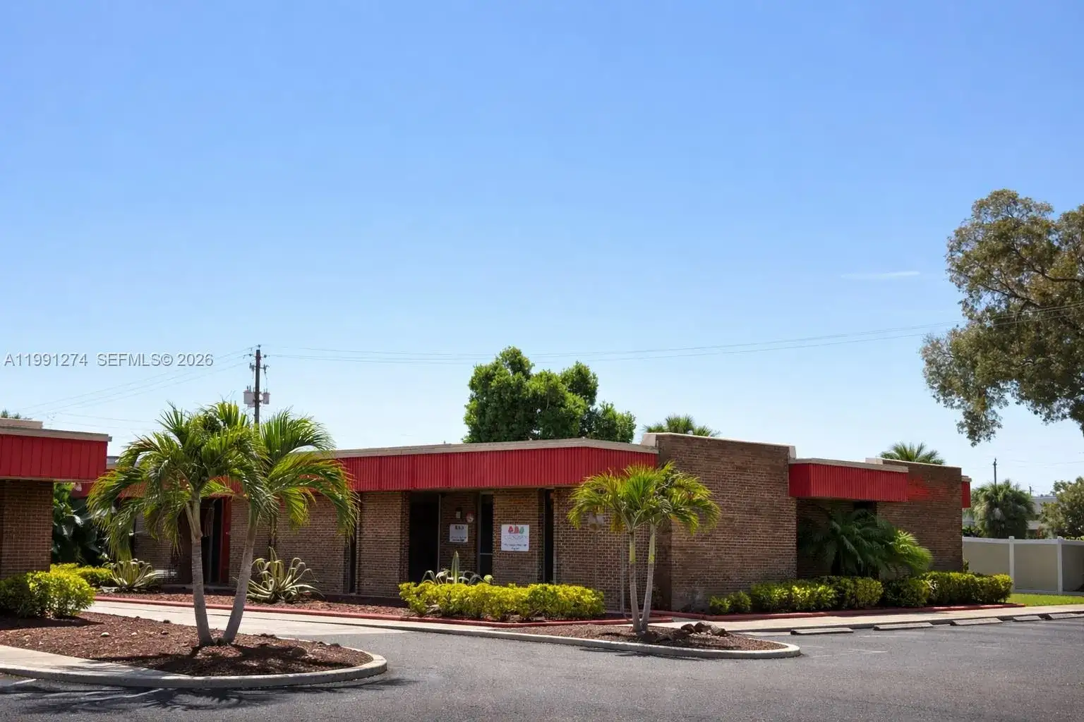 3900 Broadway, Fort Myers FL 33901 photo 2