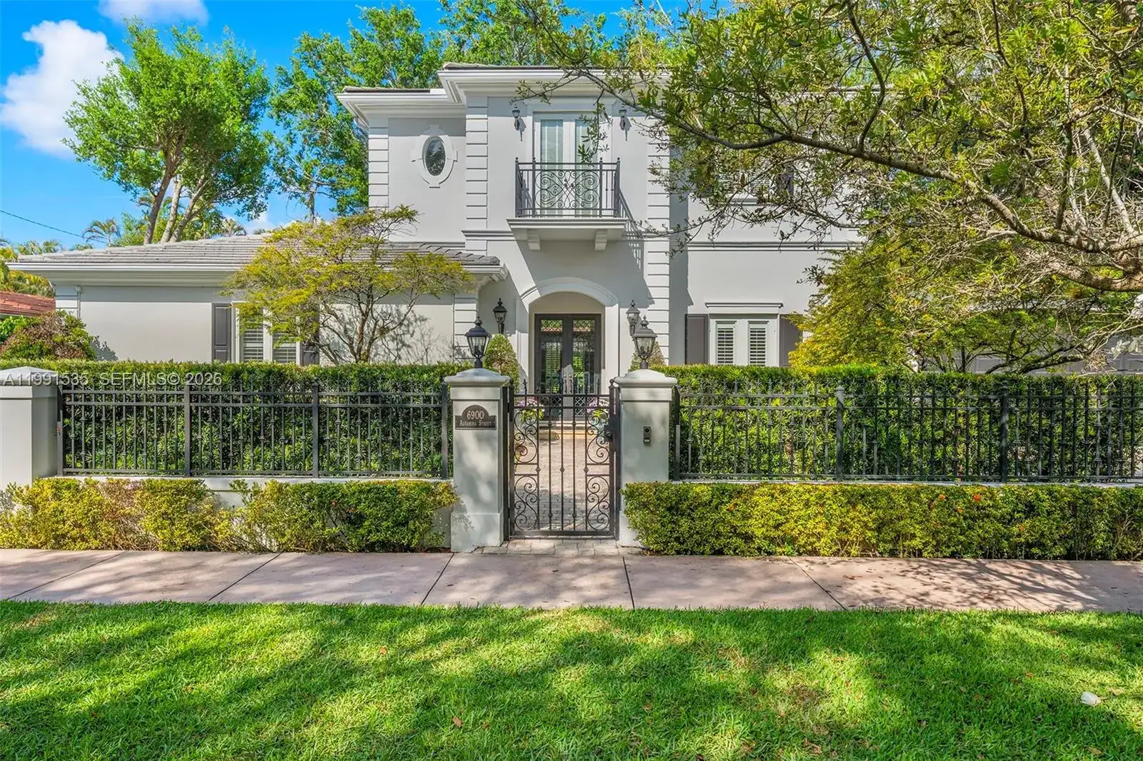 6900 Altamira St, Coral Gables FL 33146 photo 2