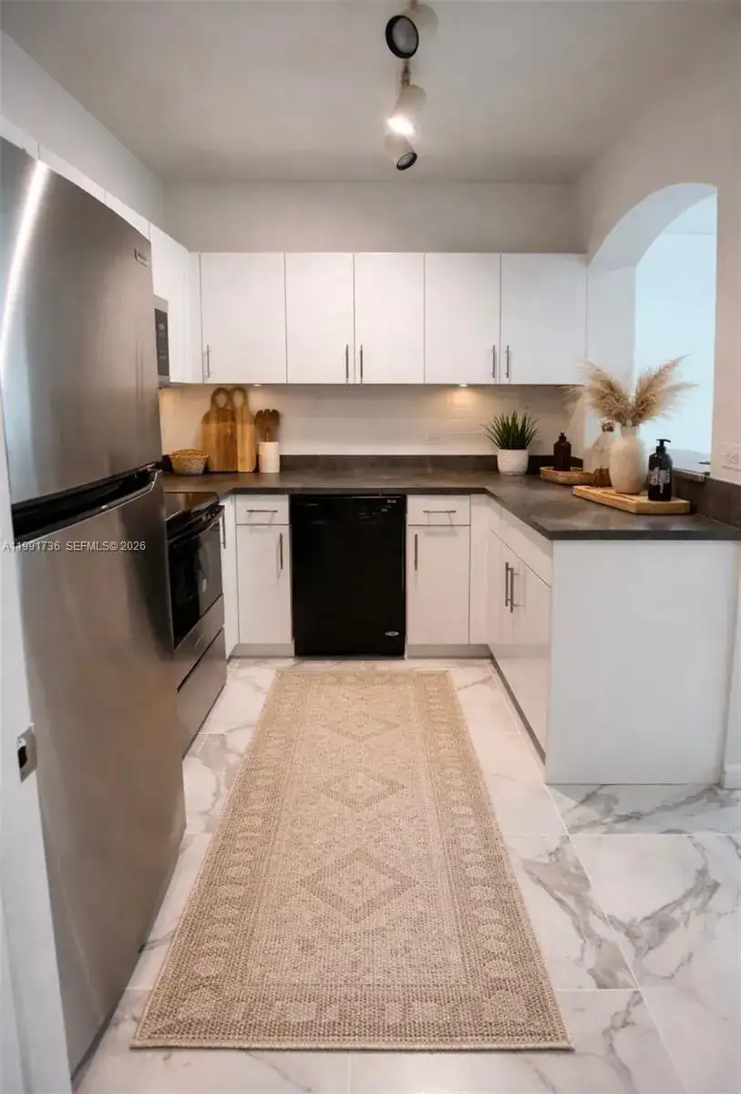9172 Collins Ave # 214, Surfside FL 33154 photo 3