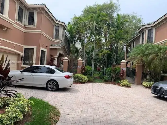 2800 Kinsington Cir, Weston FL 33332 photo 2