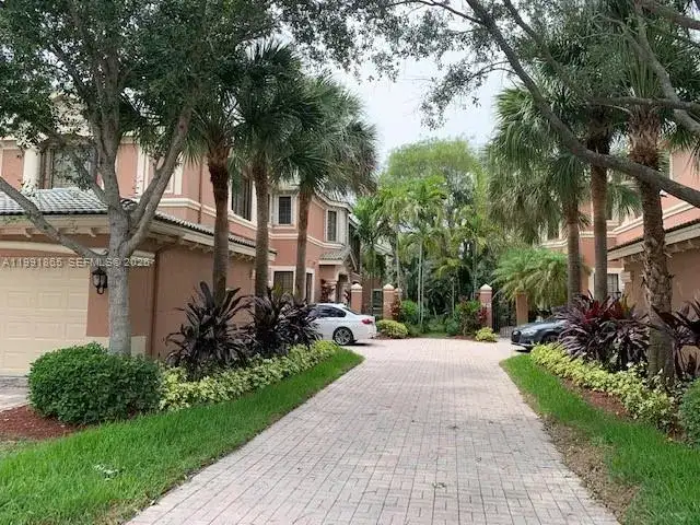 2800 Kinsington Cir, Weston FL 33332 photo 3
