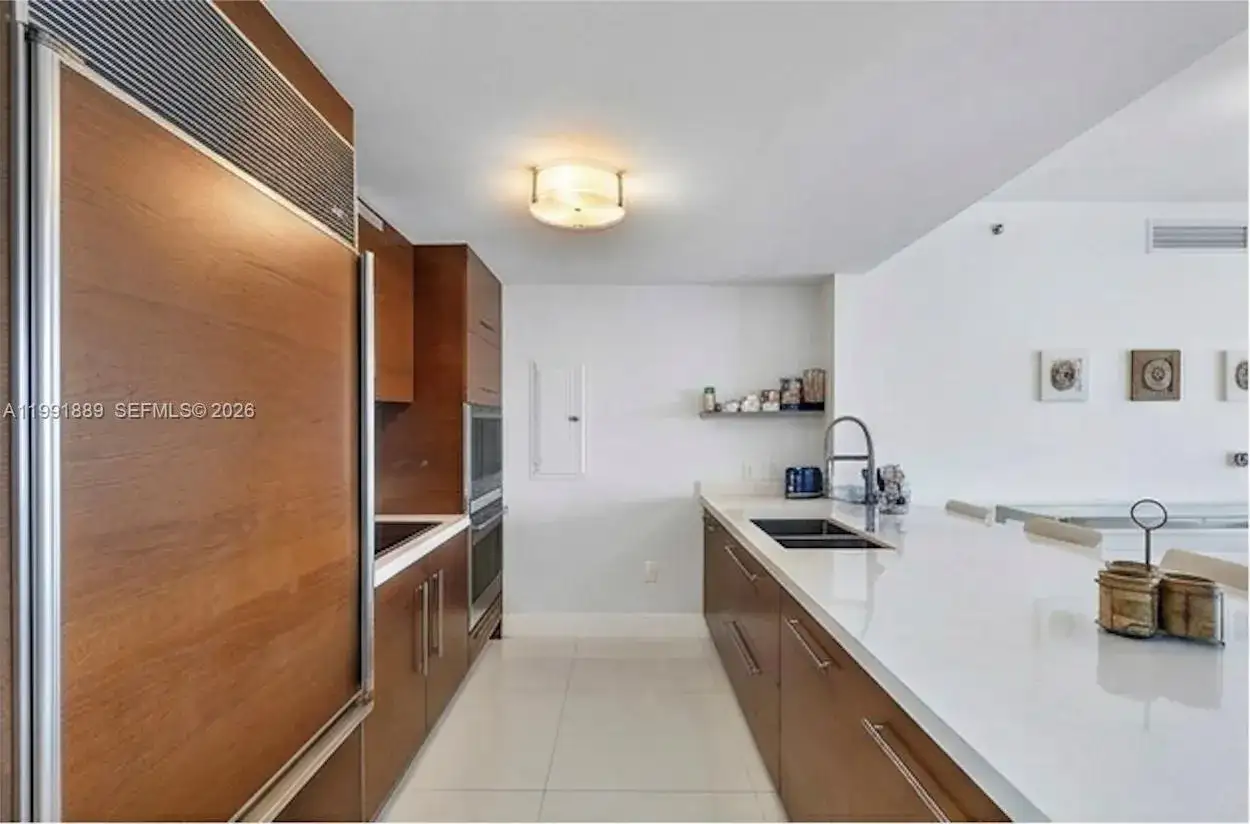 465 Brickell Ave # 3905, Miami FL 33131 photo 2