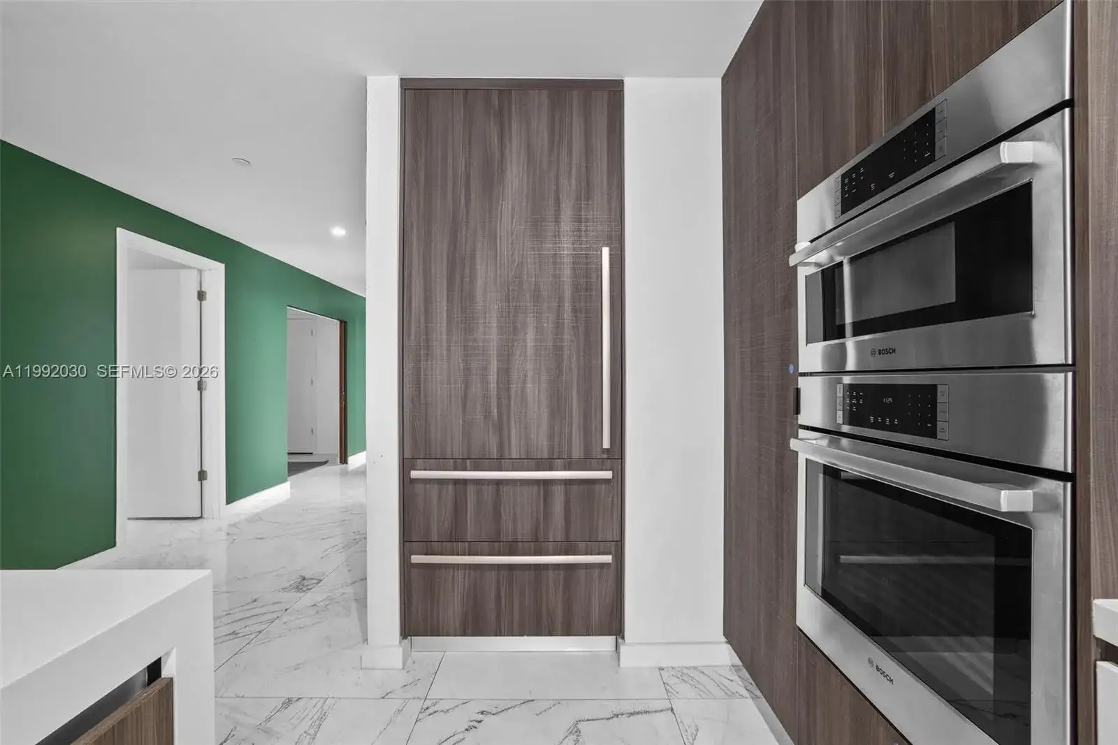 851 NE 1st Ave # 3211, Miami FL 33132 photo 2