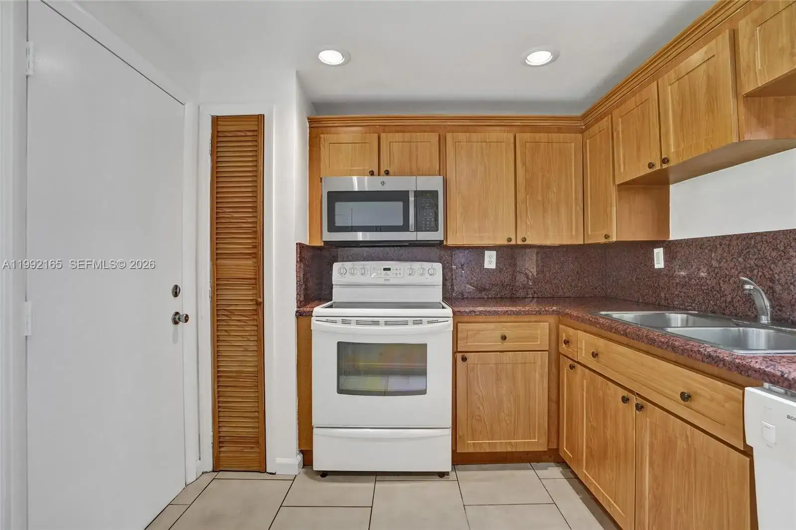 1601 NE 191 ST # B112, Miami FL 33179 photo 5