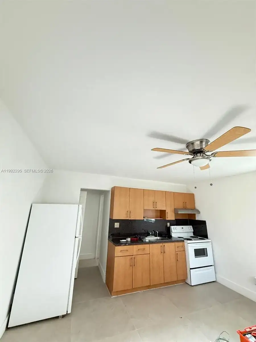 242 SW 11th St # 1, Dania Beach FL 33004 photo 2