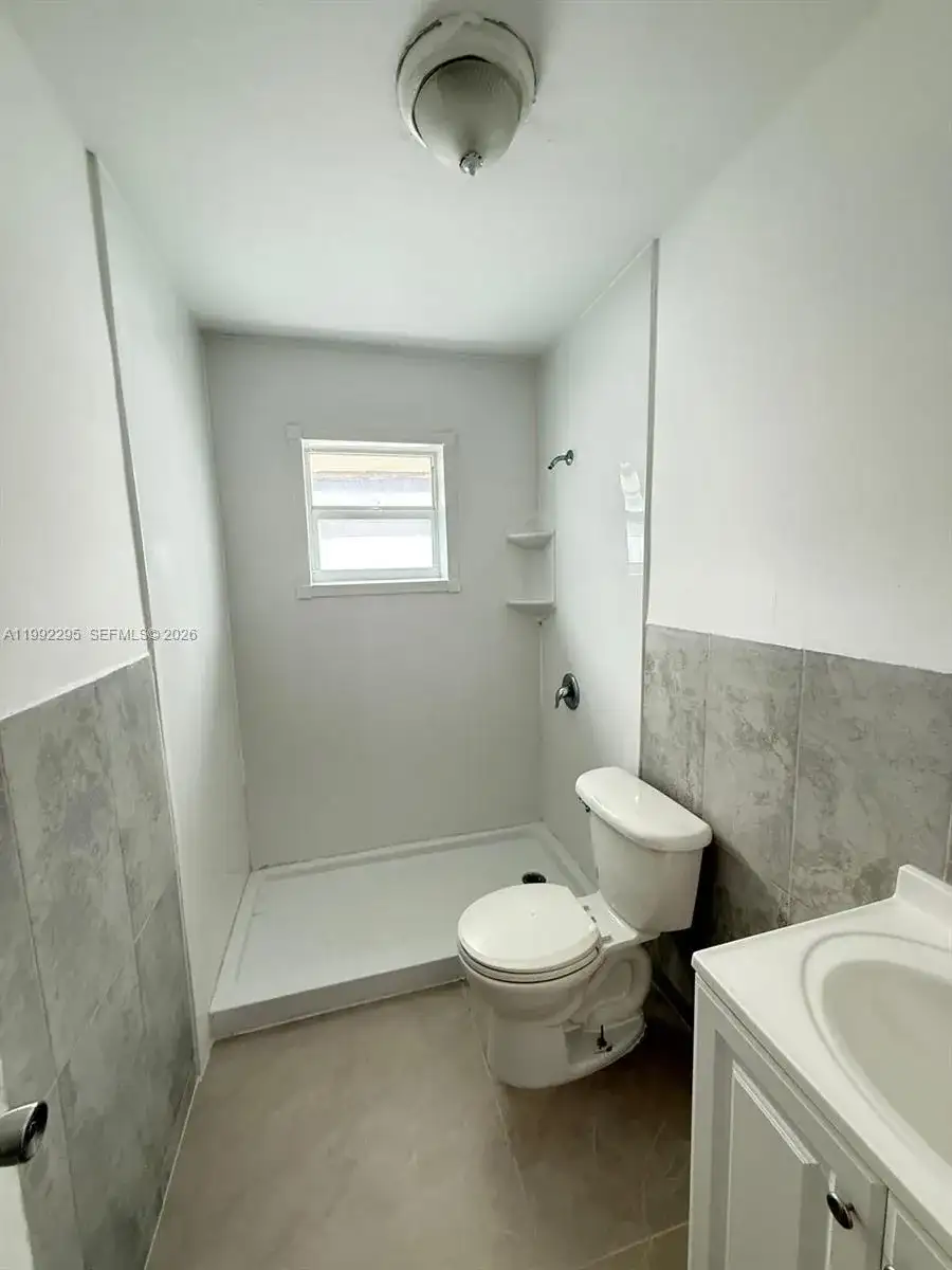 242 SW 11th St # 1, Dania Beach FL 33004 photo 4