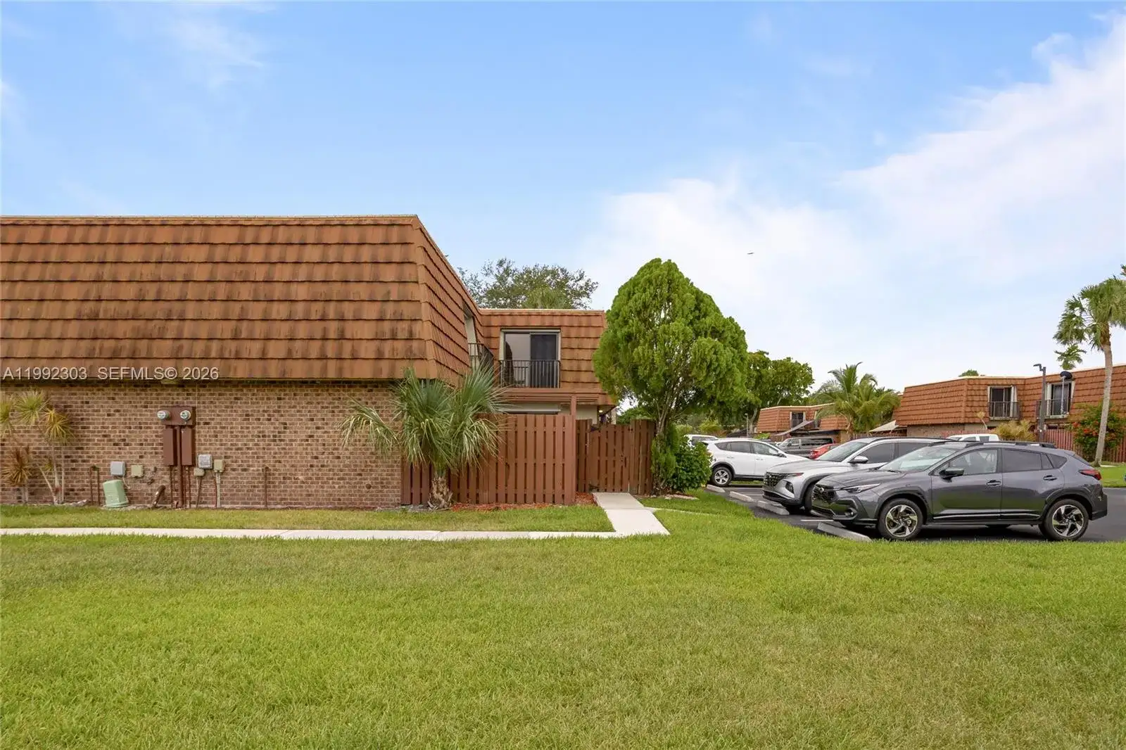 1170 SW 118th Ter, Davie FL 33325 photo 4