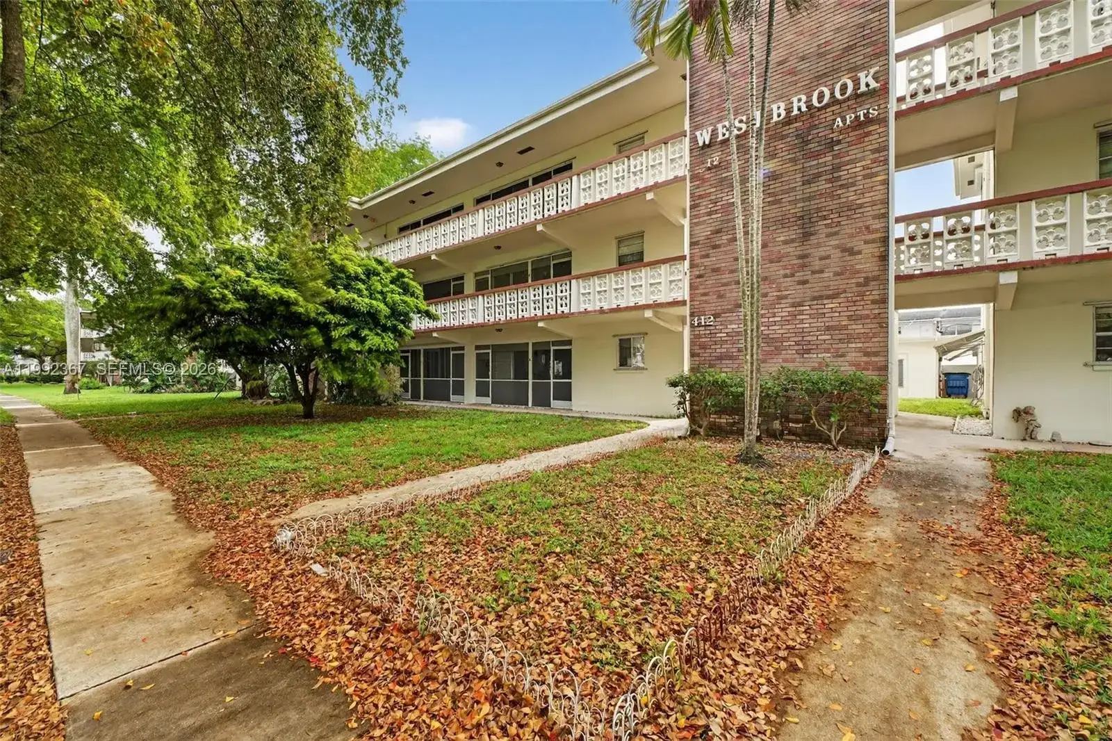 412 S Luna Ct # 11, Hollywood FL 33021 photo 2