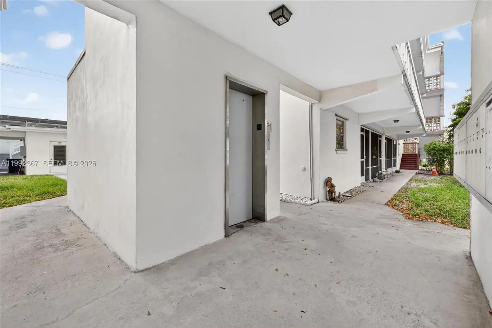 412 S Luna Ct # 11, Hollywood FL 33021 photo 3