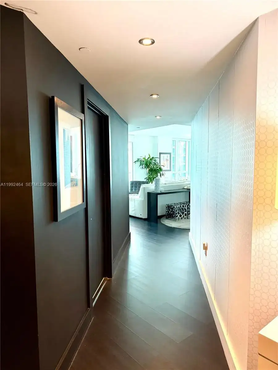 55 SE 6th St # 3302, Miami FL 33131 photo 4
