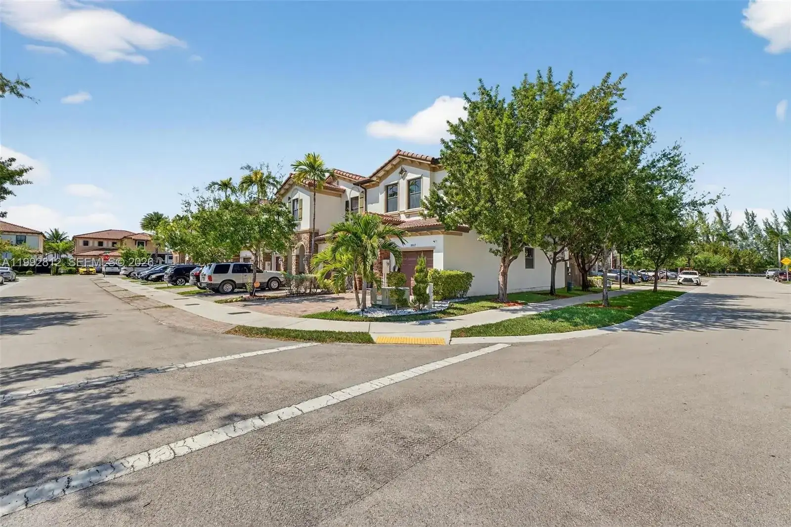 9807 NW 88th Ter, Doral FL 33178 photo 2