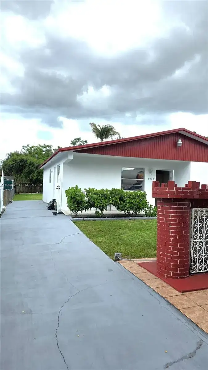3066 NW 28th St, Miami FL 33142 photo 4