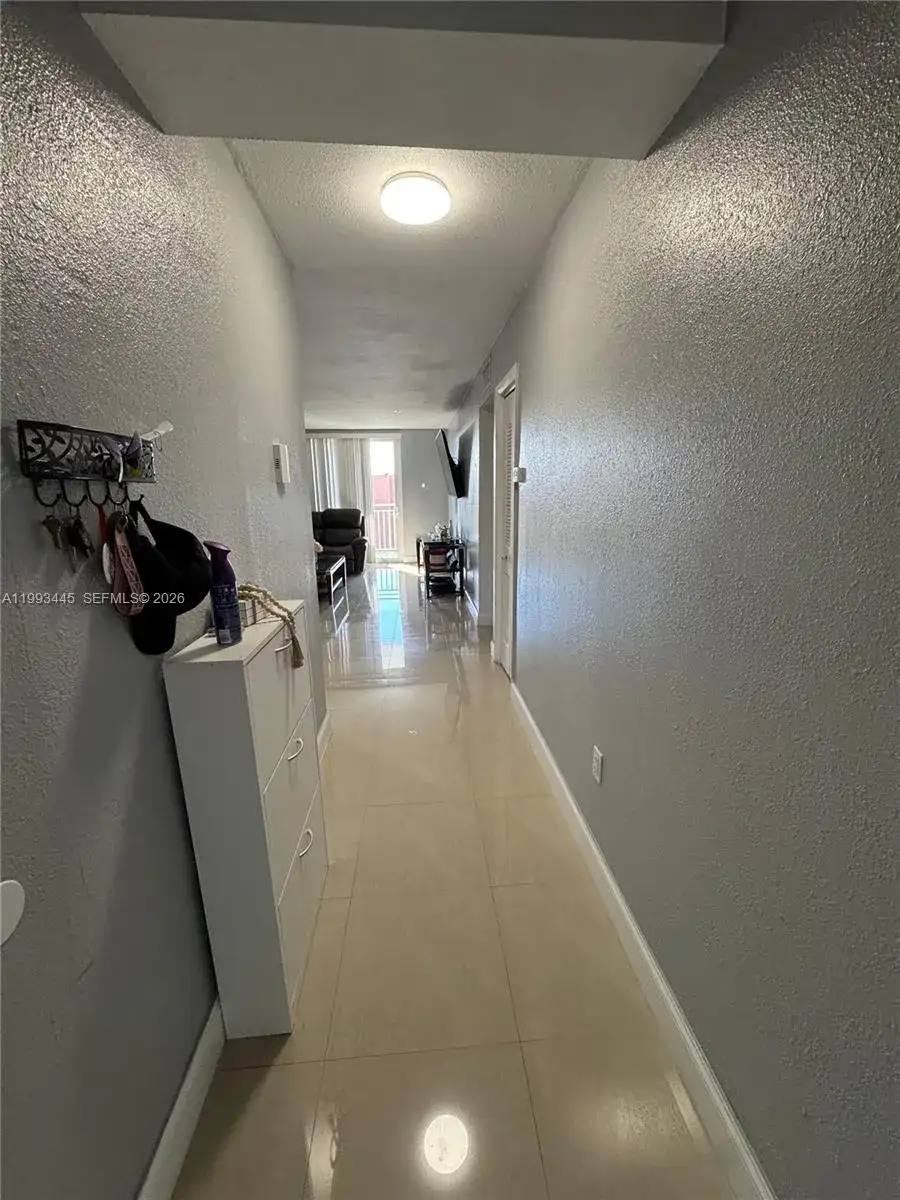 6960 Miami Gardens Dr # 516, Hialeah FL 33015 photo 4