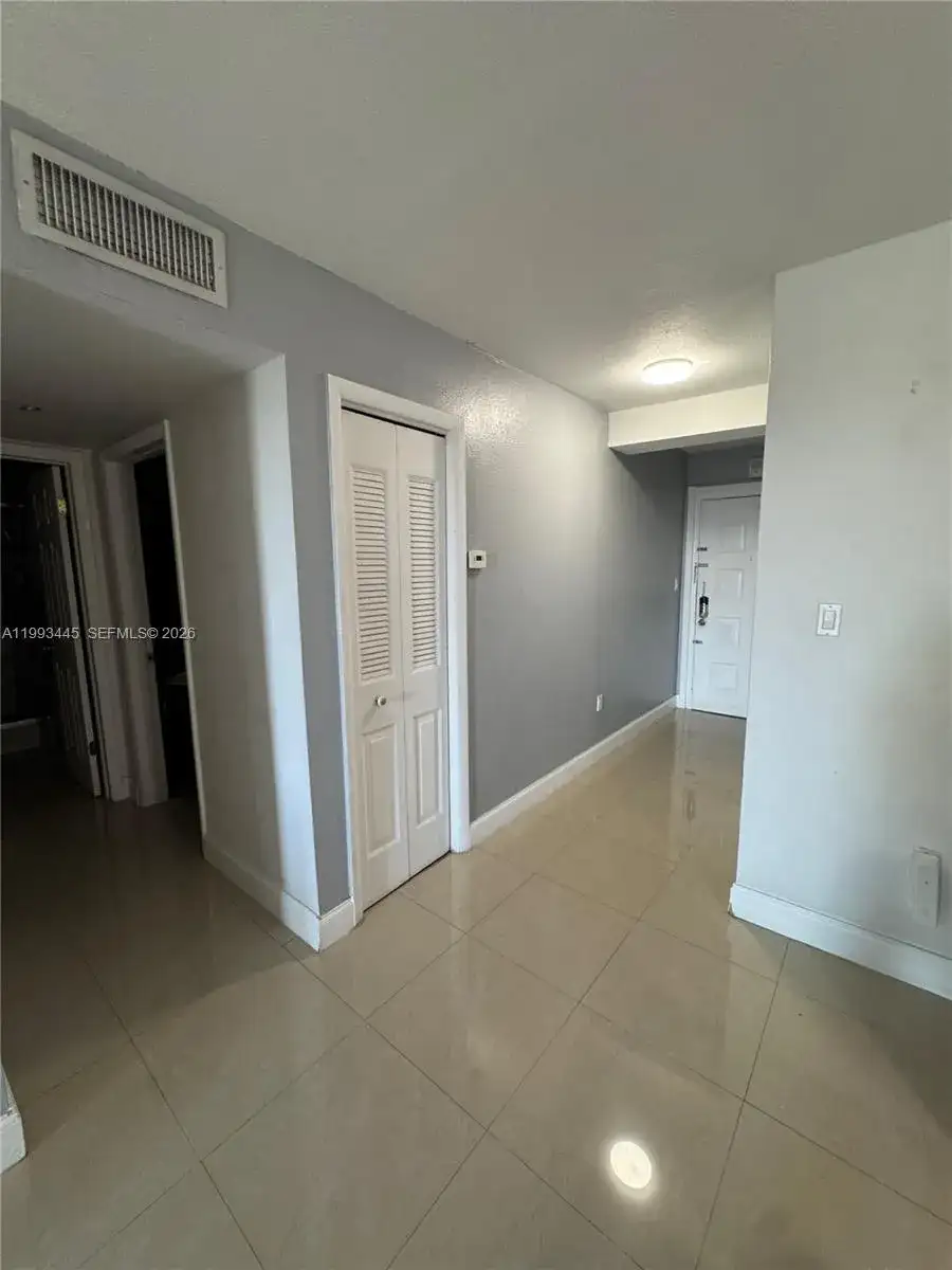 6960 Miami Gardens Dr # 516, Hialeah FL 33015 photo 5