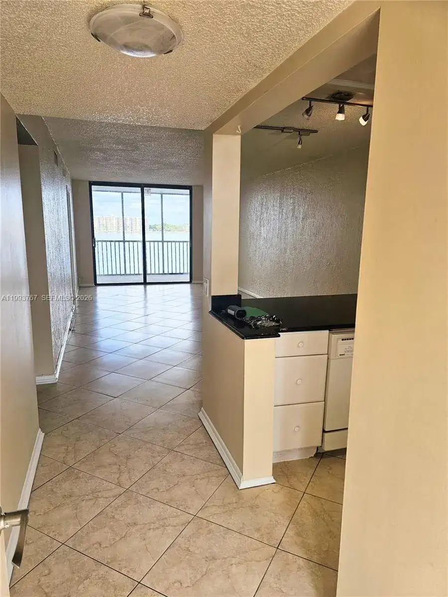 114 Lake Emerald Dr # 409, Oakland Park FL 33309 photo 3
