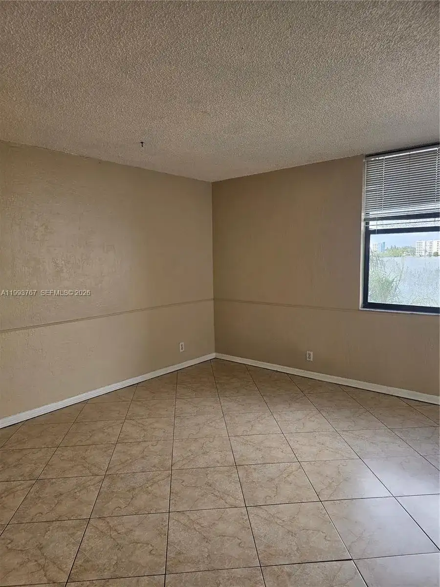 114 Lake Emerald Dr # 409, Oakland Park FL 33309 photo 4
