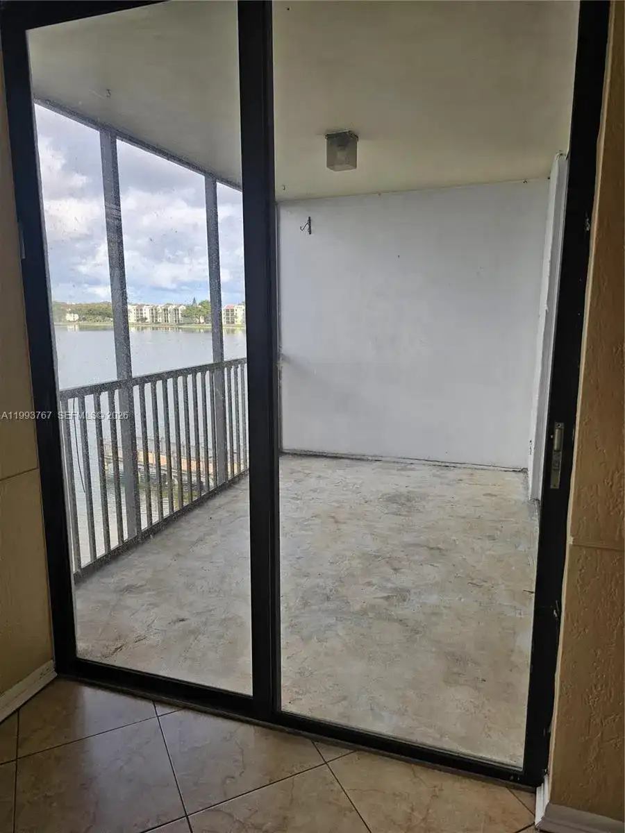 114 Lake Emerald Dr # 409, Oakland Park FL 33309 photo 5