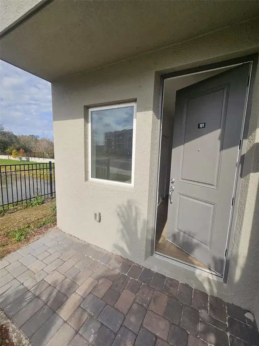 1201 SOUTHSTATION PL # 101, Orlando FL 32809 photo 5