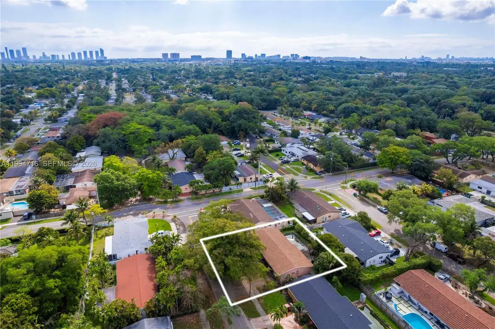 780 NE 155th St, Miami FL 33162 photo 4