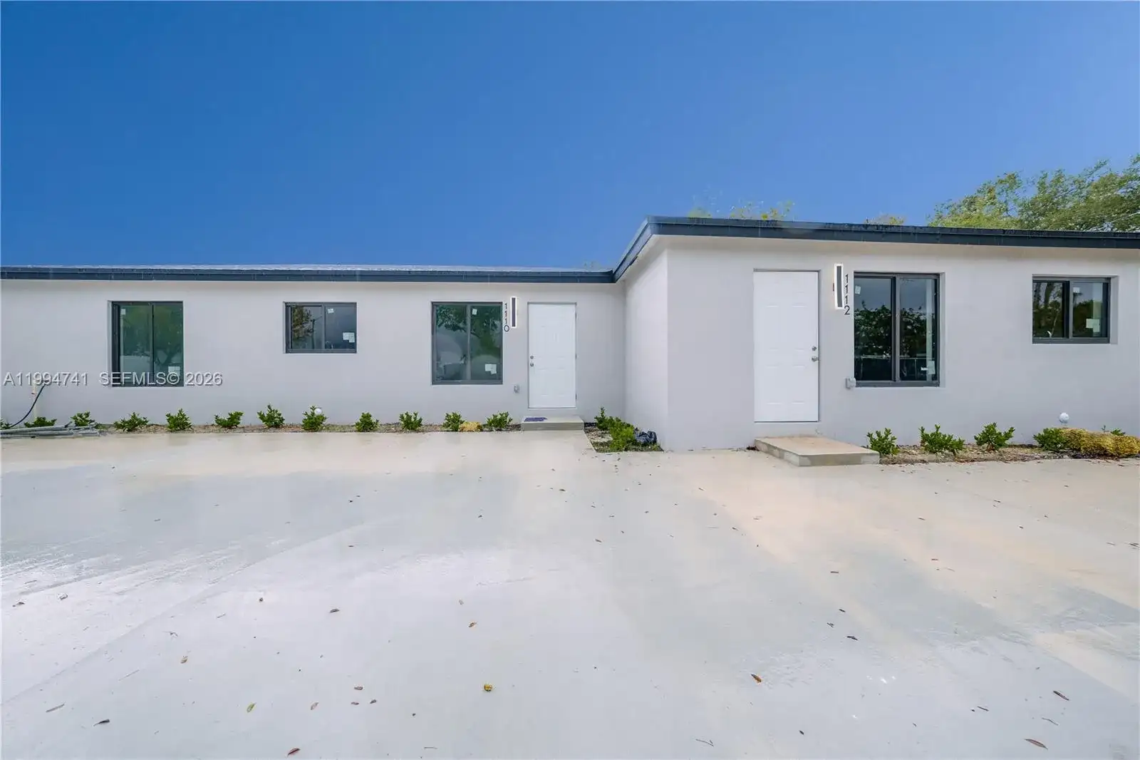 1112 NW 81st St, Miami FL 33150 photo 2