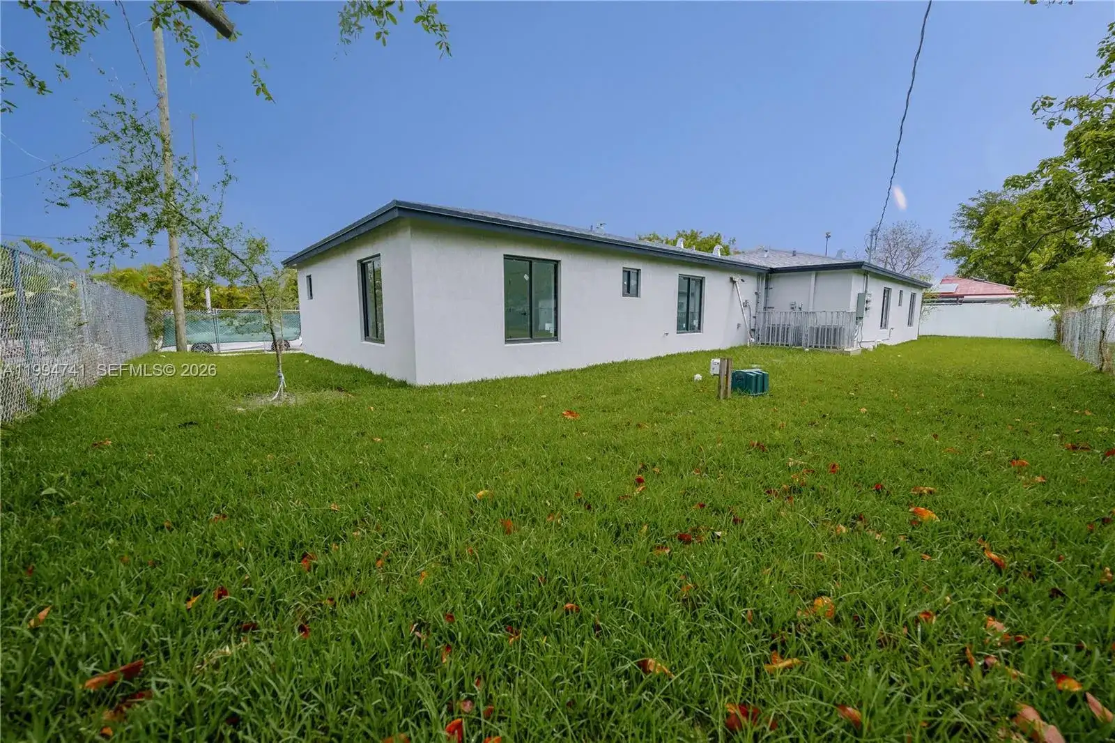 1112 NW 81st St, Miami FL 33150 photo 4