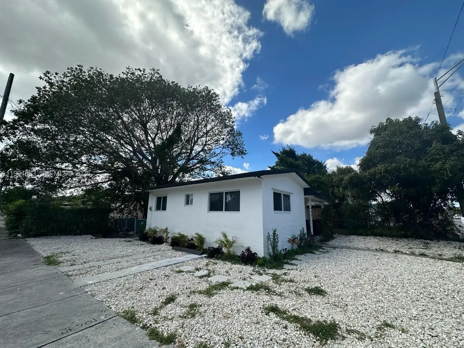 7460 NW 17th Ave, Miami FL 33147 photo 2