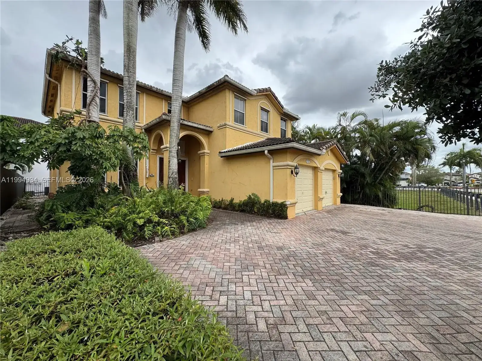2155 SW 156th Ct, Miami FL 33185 photo 2