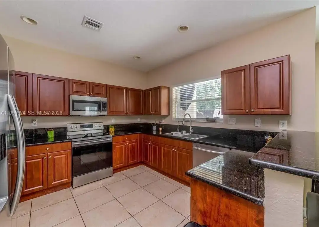 385 NE 36th Ave Rd, Homestead FL 33033 photo 5