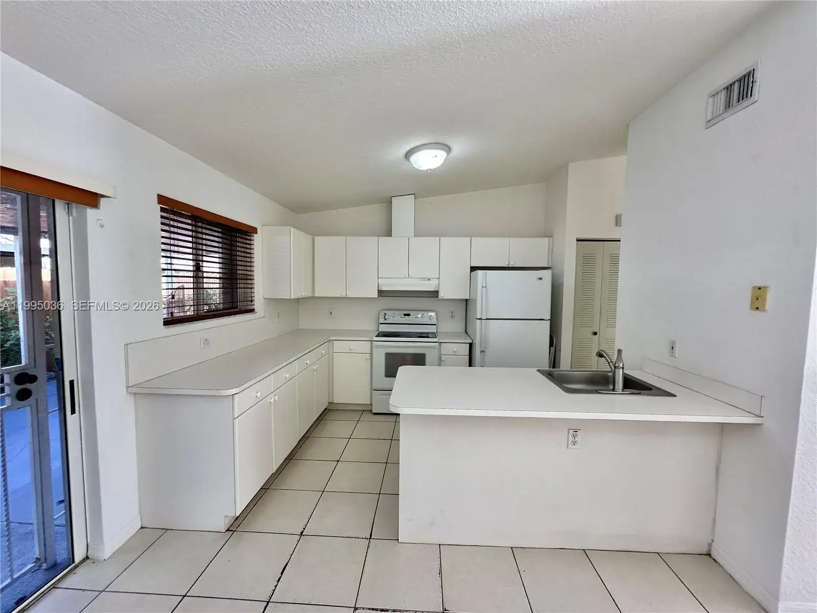 18388 NW 75th Psge # 2603, Hialeah FL 33015 photo 2