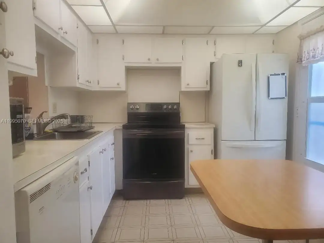 319 NE 14th Ave # 207, Hallandale Beach FL 33009 photo 5