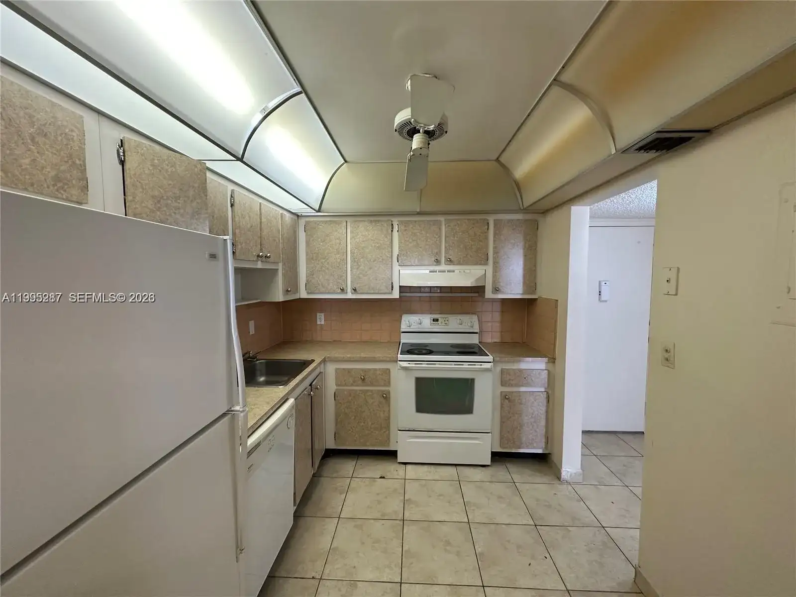 1200 NE Miami Gardens Dr # 505W, Miami FL 33179 photo 4