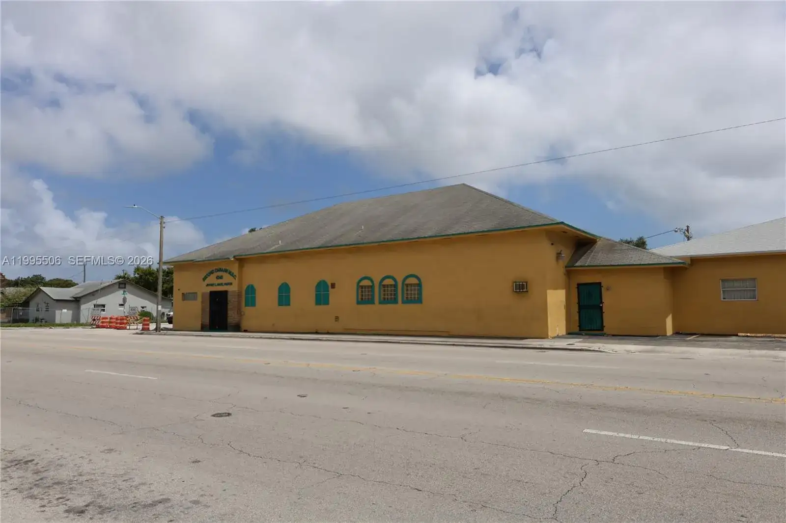 4343 NW 17th Ave, Miami FL 33142 photo 2