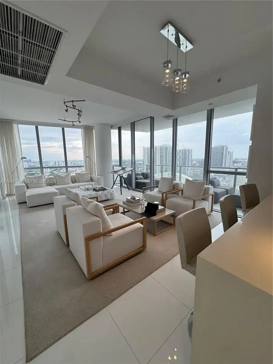 1100 Biscayne Blvd # 2605, Miami FL 33132 photo 4
