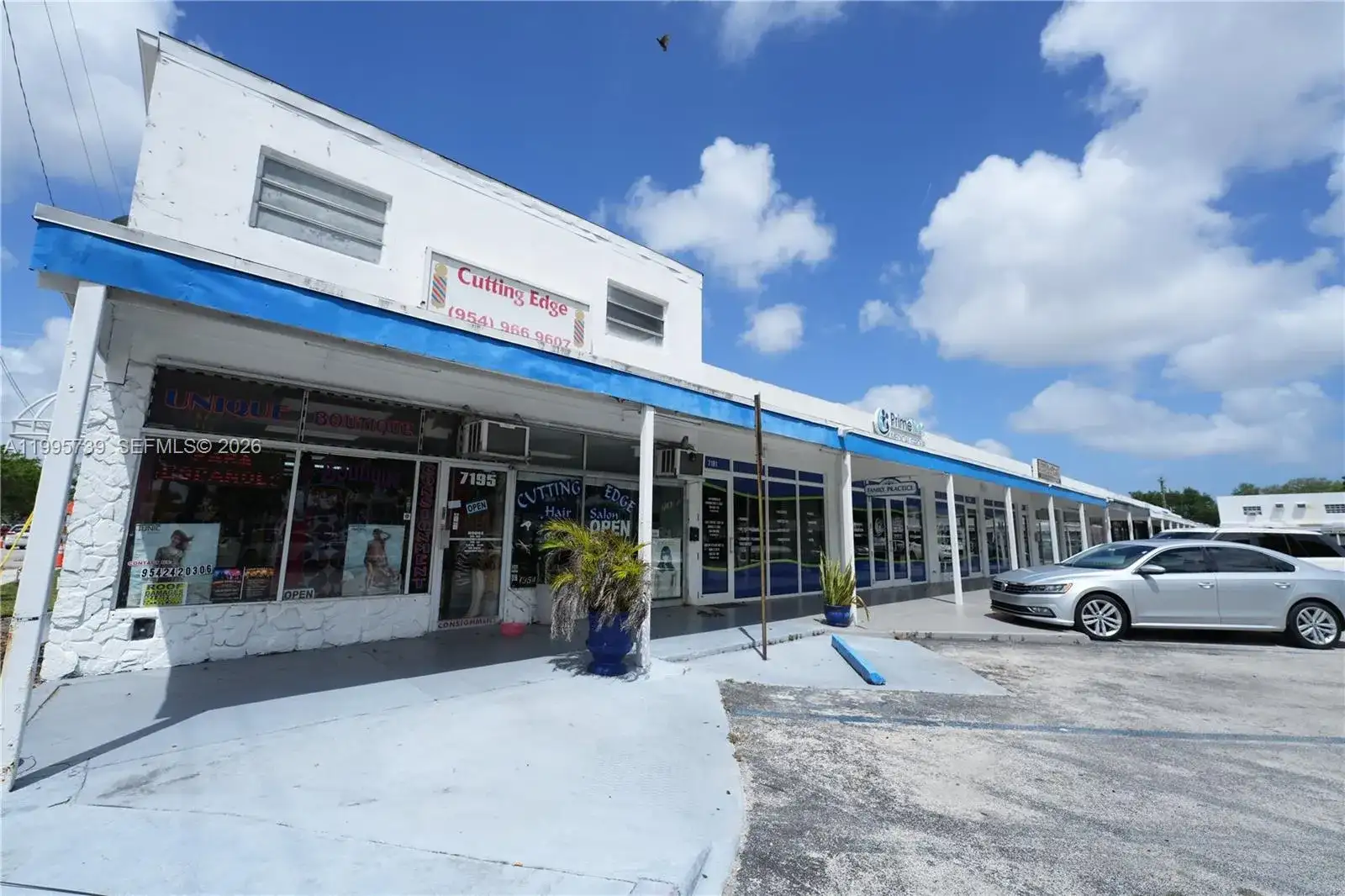 7193-7195 Pembroke Rd, Pembroke Pines FL 33023 photo 2