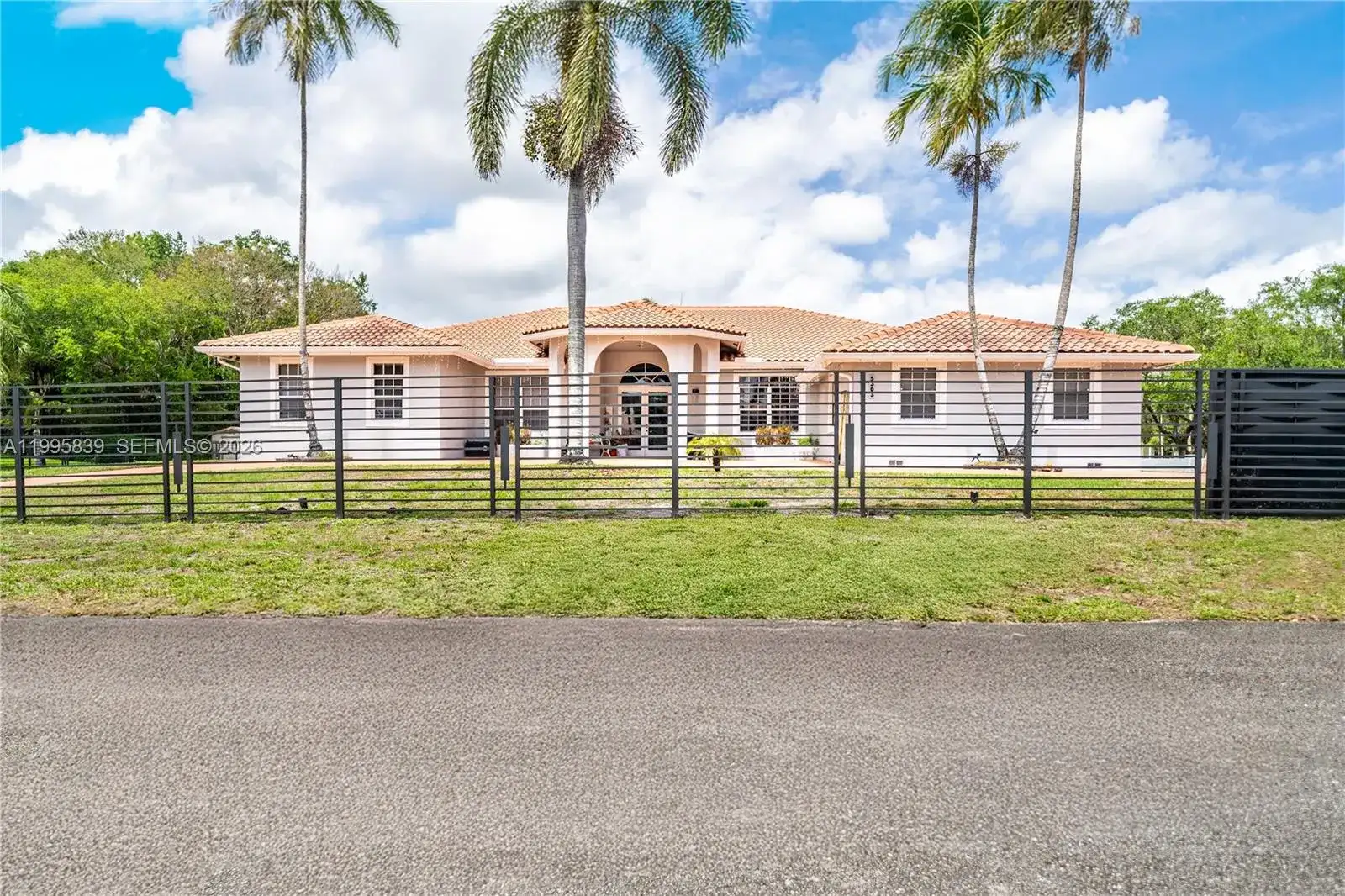 5303 SW 111th Ter, Davie FL 33328 photo 3