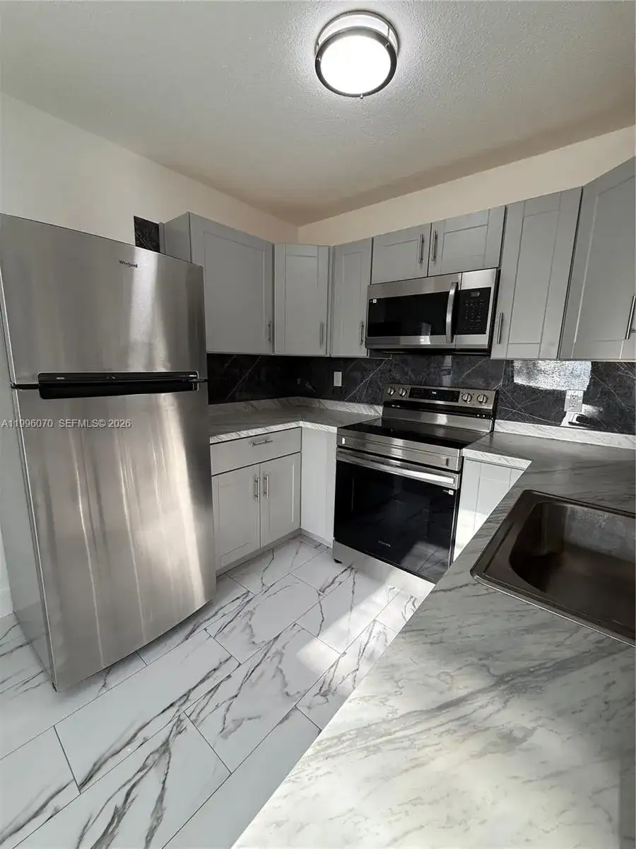 6071 SW 33rd St # 4, Miramar FL 33023 photo 2