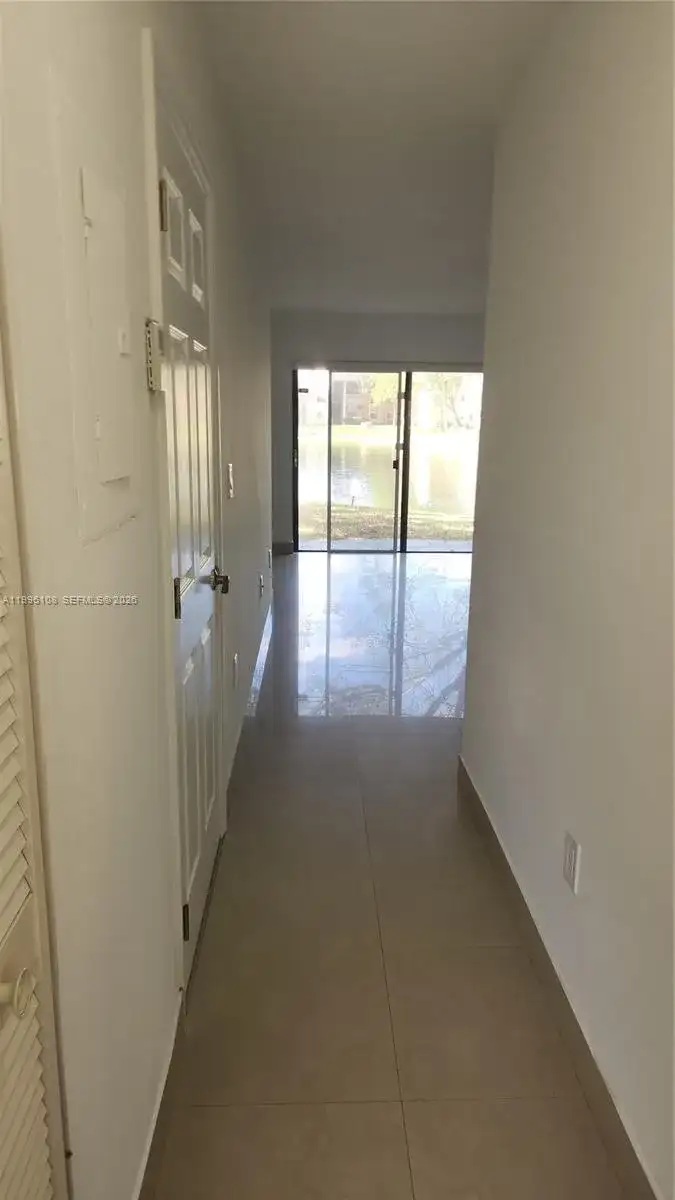 210 E Palm Cir E, Pembroke Pines FL 33025 photo 2