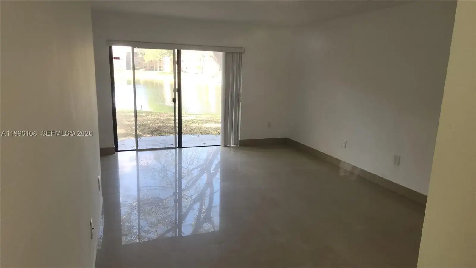 210 E Palm Cir E, Pembroke Pines FL 33025 photo 3