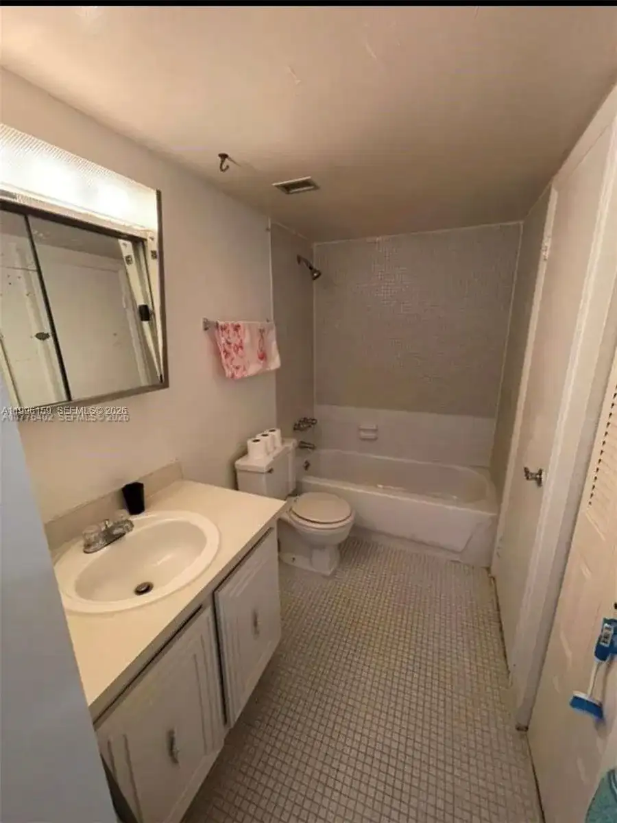 496 NW 165th St Rd # 611, Miami FL 33169 photo 5