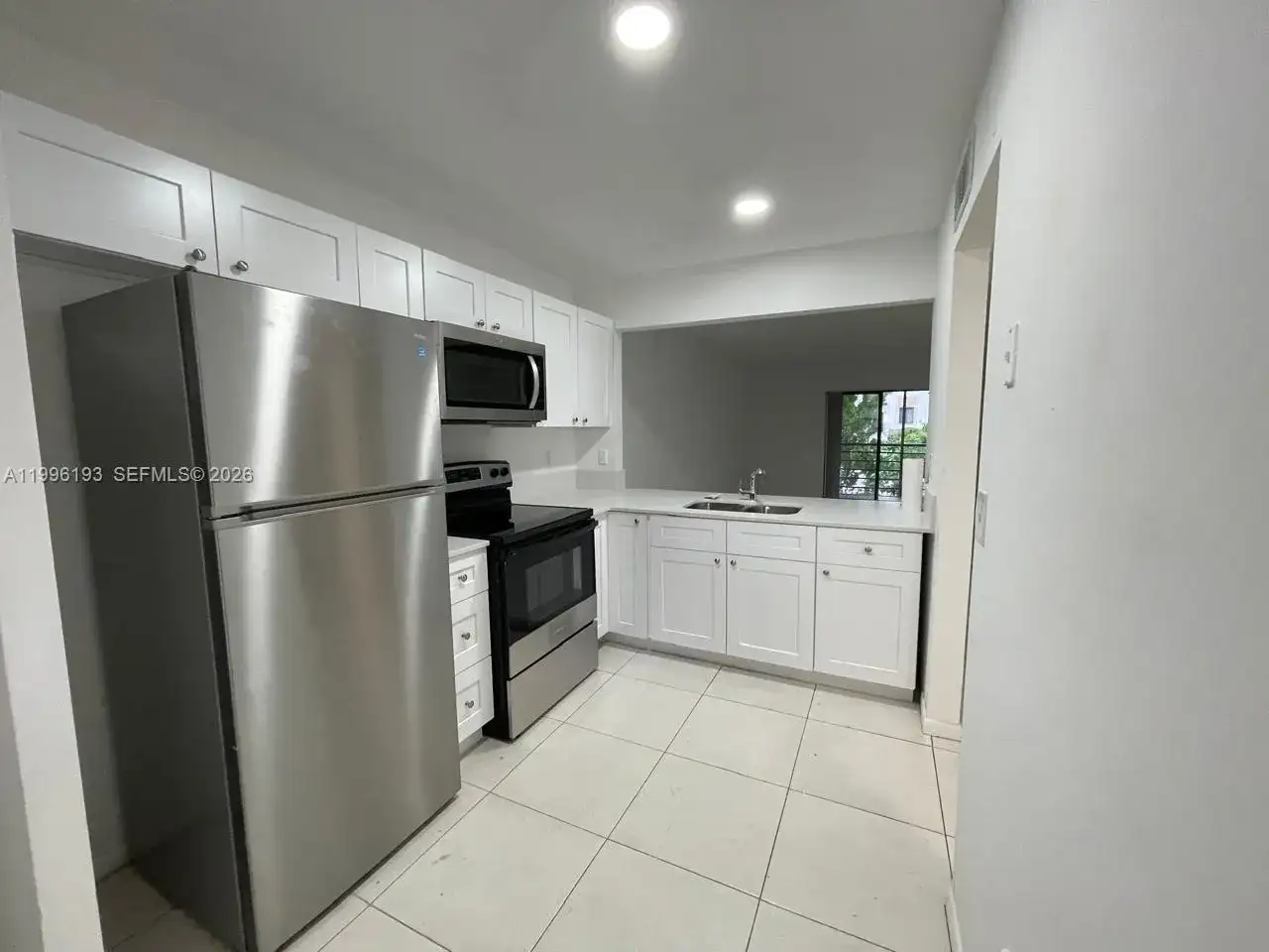 861 NE 209th Ter # 24, Miami FL 33179 photo 2
