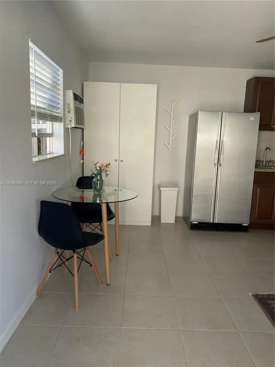 2481 SW 11 st, Miami FL 33135 photo 2